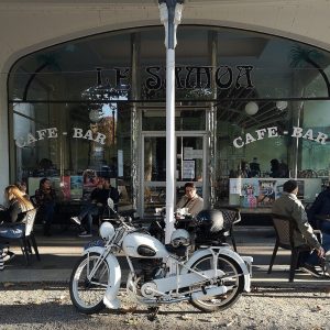 La moto garée.